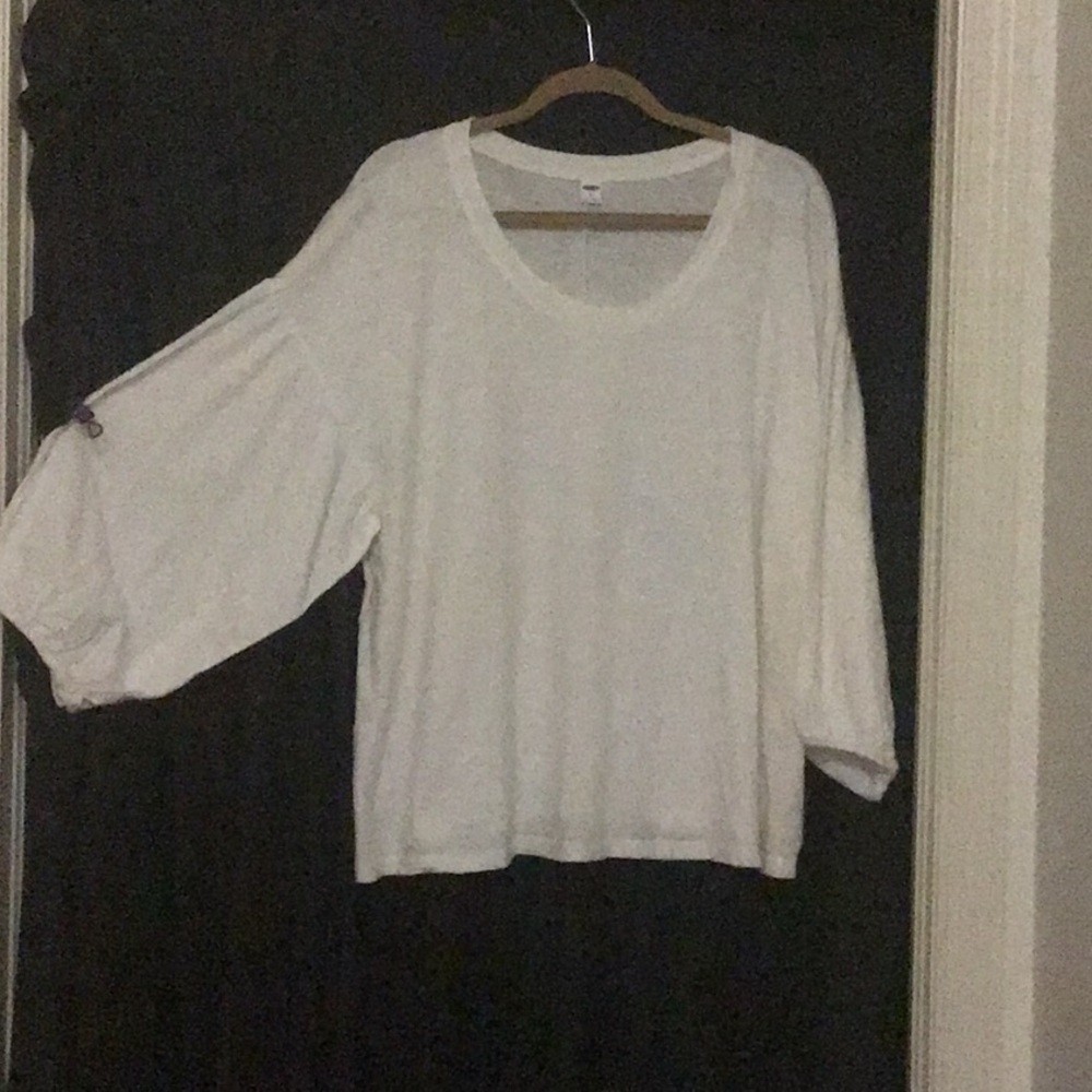 New Old Navy 100% cotton shirt size XL.has 3/4 puffy sleeves.